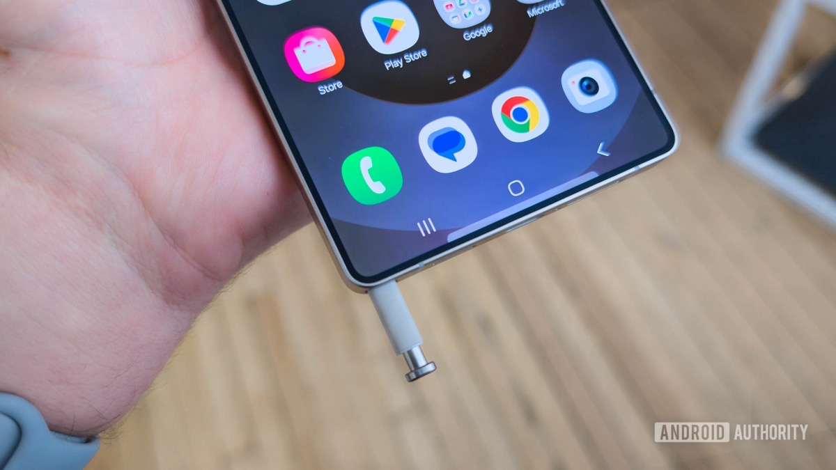 ביקורת Galaxy S25 Ultra: הדגל שמשנה את כללי המשחק