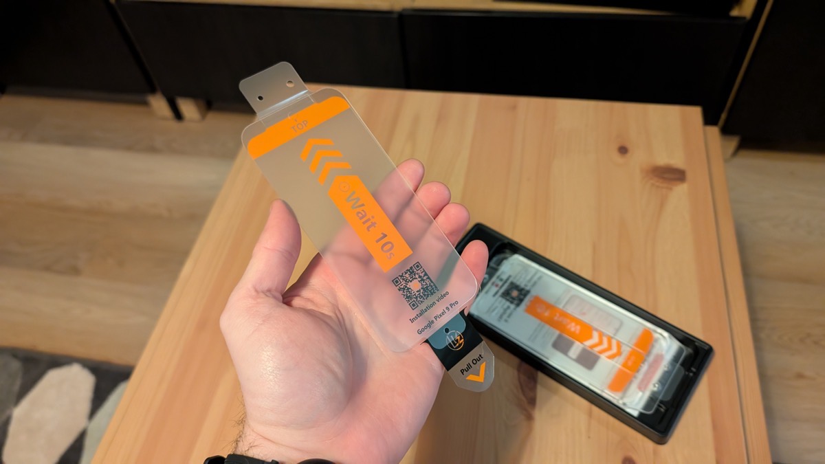 מגני מסך: זכוכית, פלסטיק, קרמיקה — או כלום? מבחן שטח